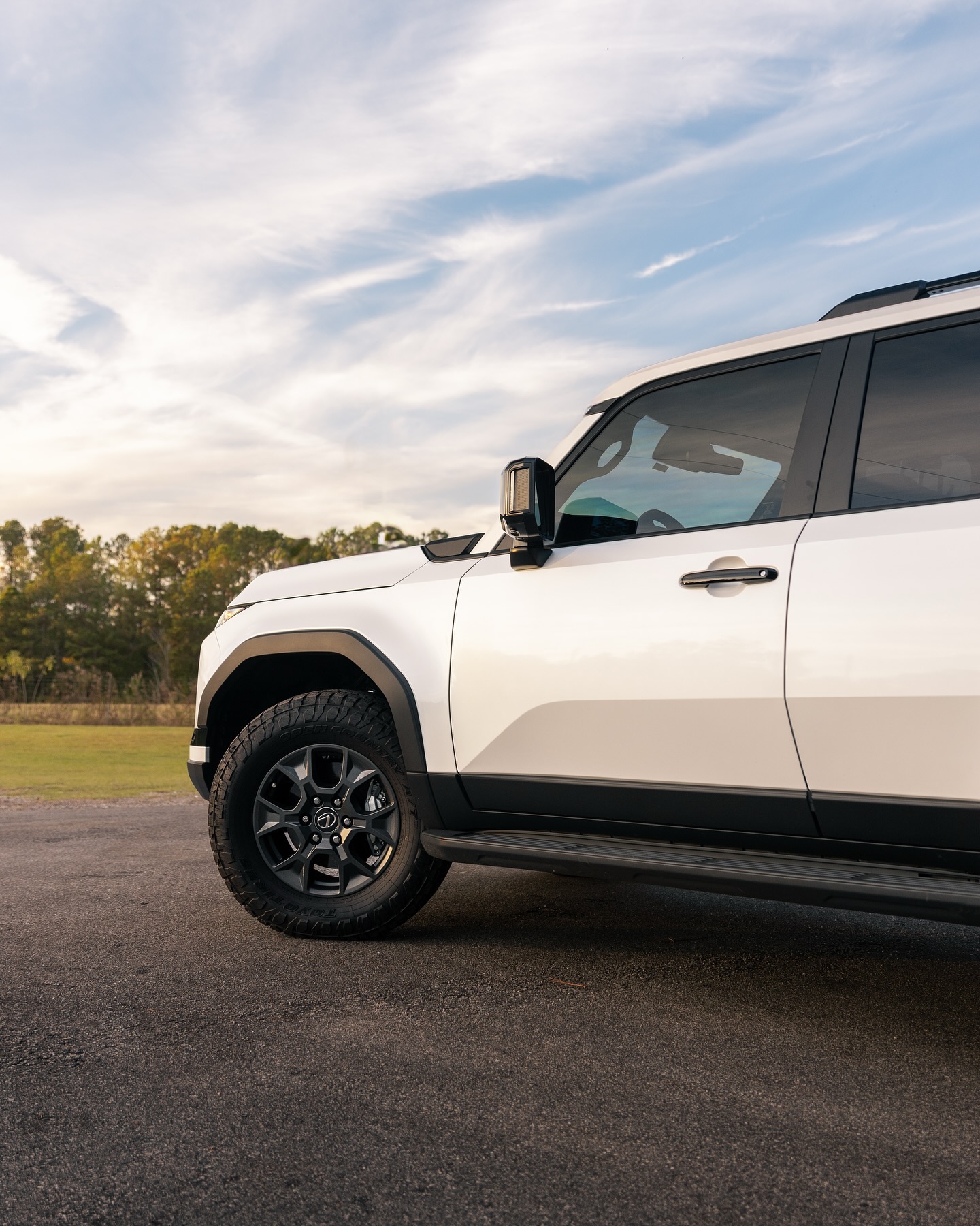 White SUV with ceramic coated paint and freshly cleaned wheels